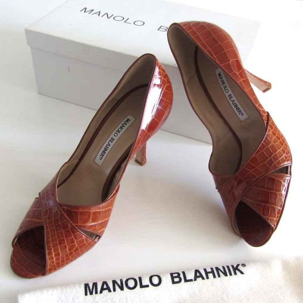 new MANOLO BLAHNIK Alligator caramel pumps 8 US 38